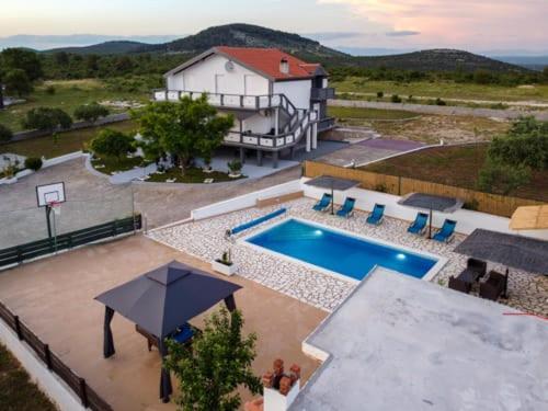 Holiday home Luka *